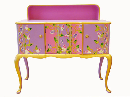 Wahrhaft individuelle Wohnkunst mit bemalten Möbeln: Prinzessinnen-Kommode "Rosebuds"\\n\\n24.10.2014 17:46